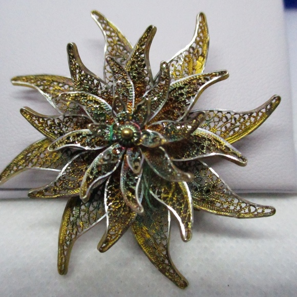 925 STERLING SILVER GOLD Plated Flower Brooch - Picture 2 of 8